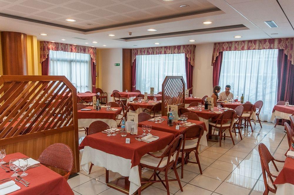 Alpholiday Dolomiti Wellness&Fun Hotel Dimaro Esterno foto