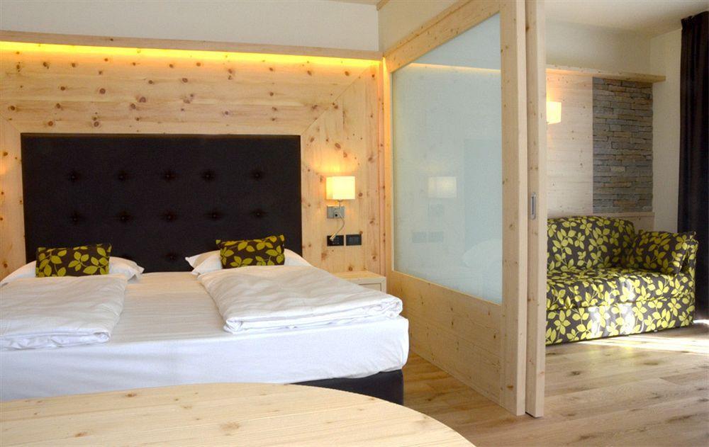 Alpholiday Dolomiti Wellness&Fun Hotel Dimaro Esterno foto