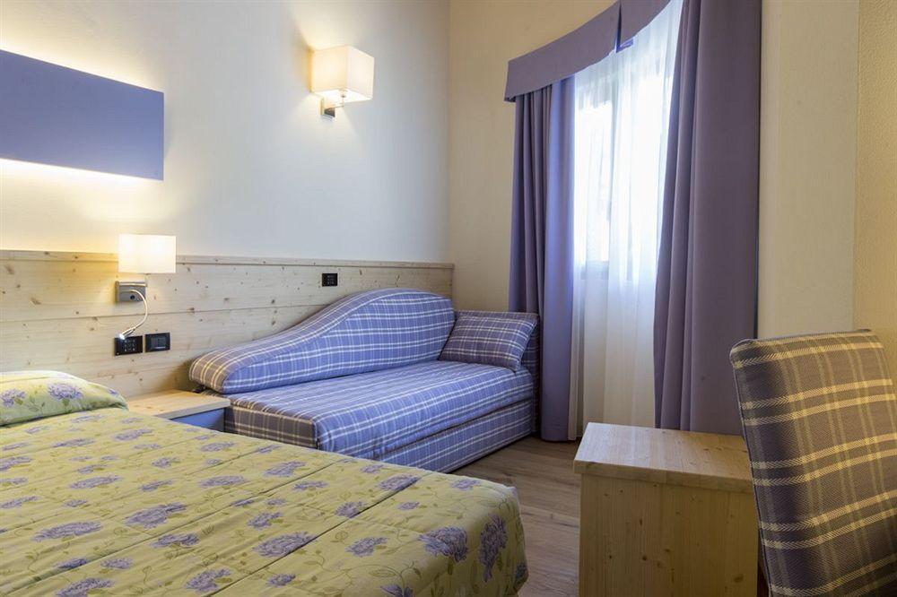 Alpholiday Dolomiti Wellness&Fun Hotel Dimaro Esterno foto