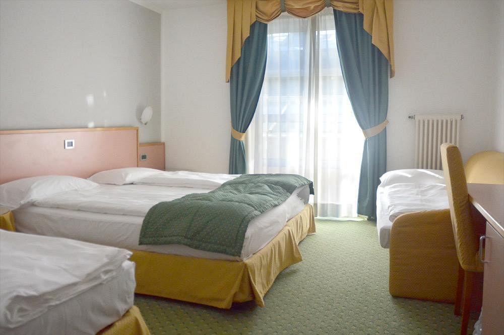 Alpholiday Dolomiti Wellness&Fun Hotel Dimaro Esterno foto