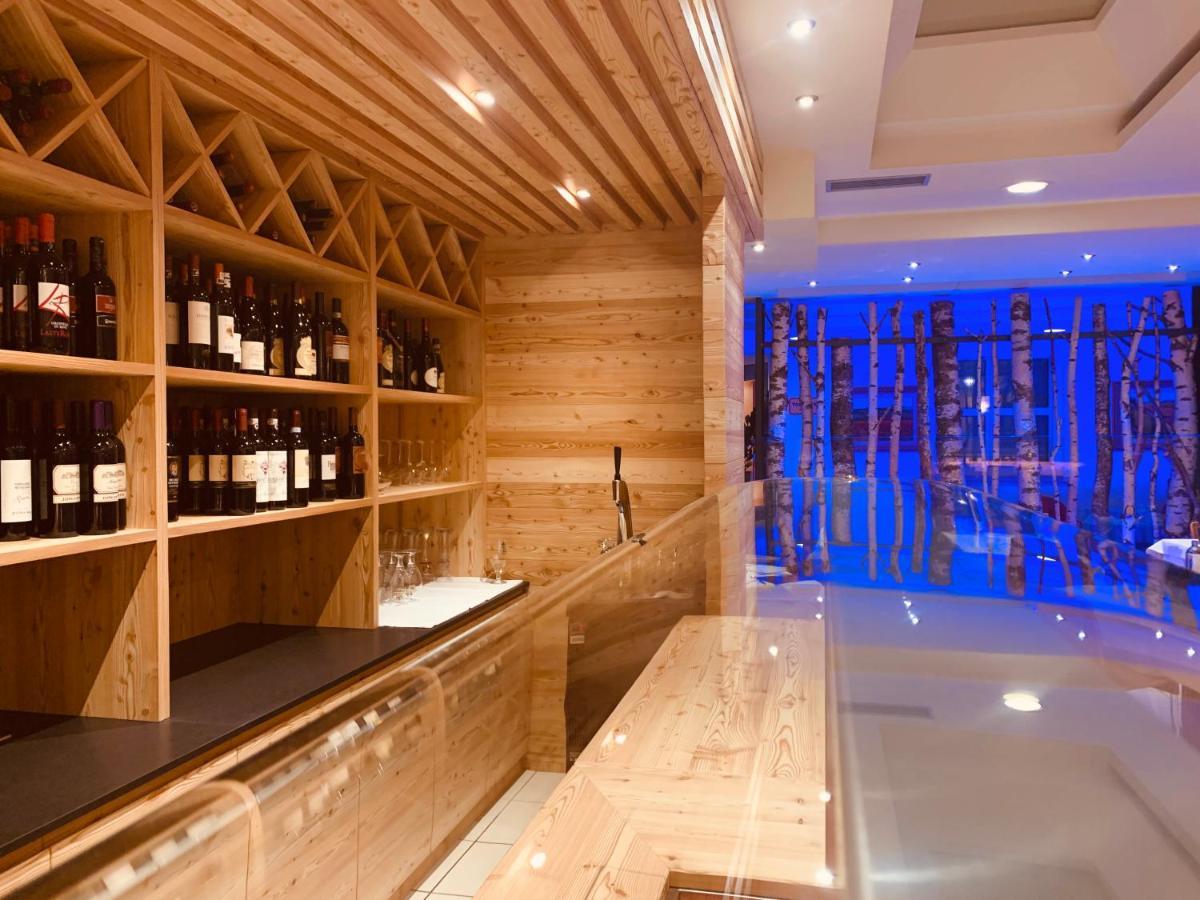 Alpholiday Dolomiti Wellness&Fun Hotel Dimaro Esterno foto