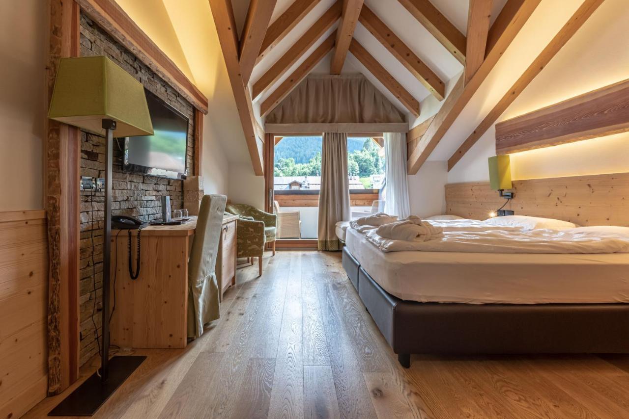 Alpholiday Dolomiti Wellness&Fun Hotel Dimaro Esterno foto