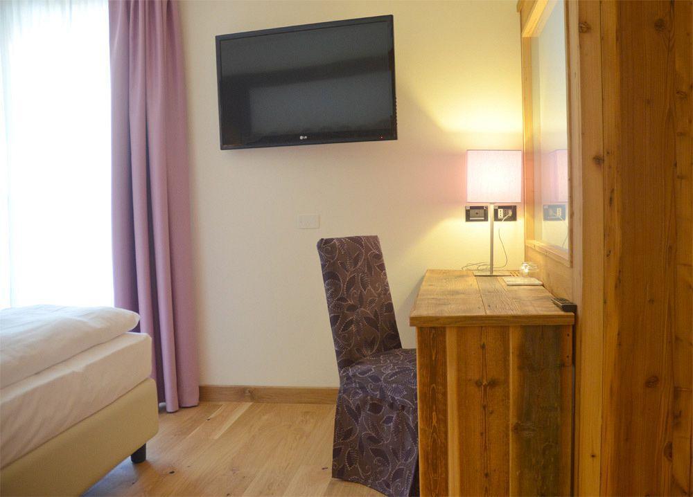 Alpholiday Dolomiti Wellness&Fun Hotel Dimaro Esterno foto