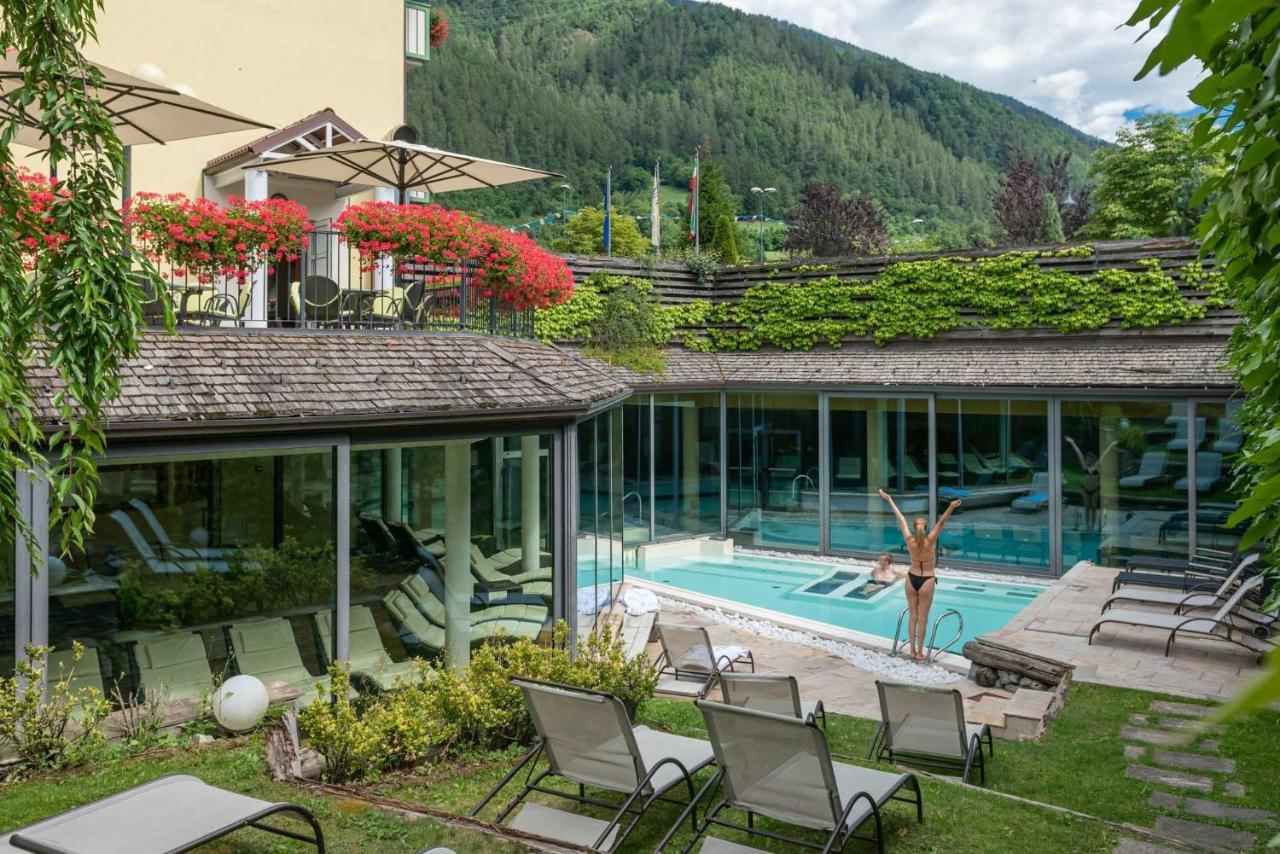 Alpholiday Dolomiti Wellness&Fun Hotel Dimaro Esterno foto