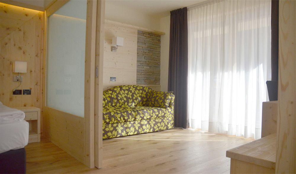Alpholiday Dolomiti Wellness&Fun Hotel Dimaro Esterno foto