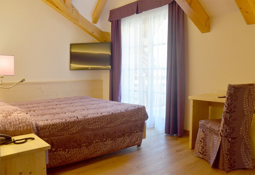 Alpholiday Dolomiti Wellness&Fun Hotel Dimaro Esterno foto