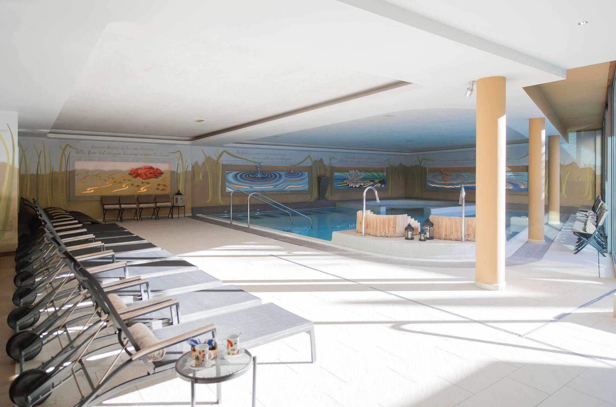 Alpholiday Dolomiti Wellness&Fun Hotel Dimaro Esterno foto