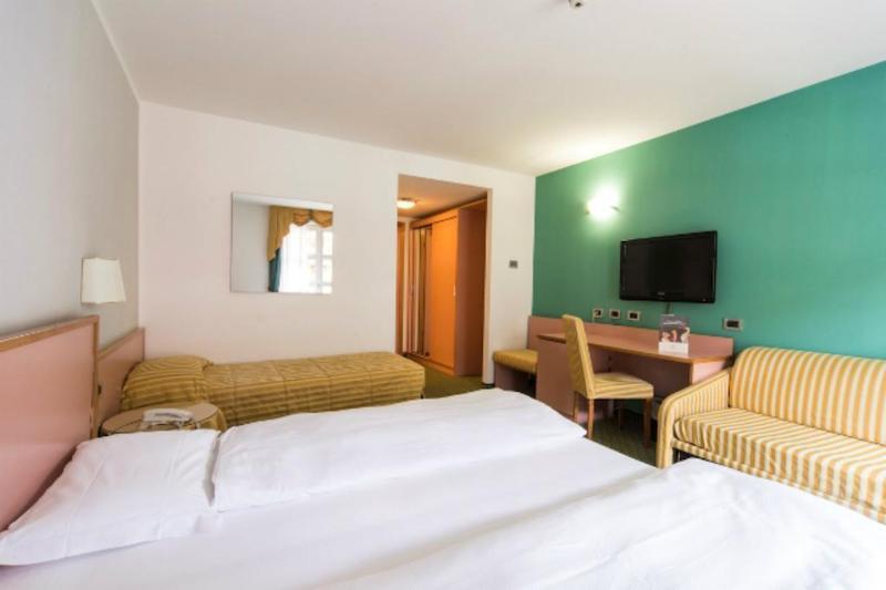 Alpholiday Dolomiti Wellness&Fun Hotel Dimaro Esterno foto