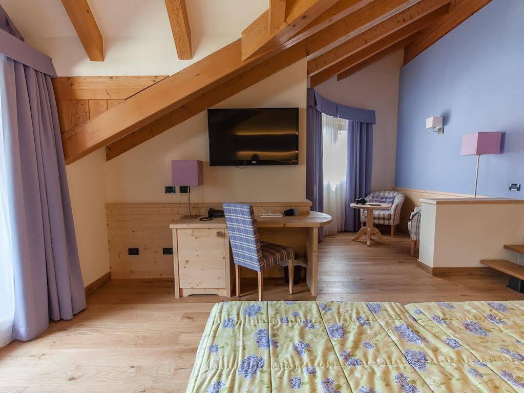 Alpholiday Dolomiti Wellness&Fun Hotel Dimaro Esterno foto