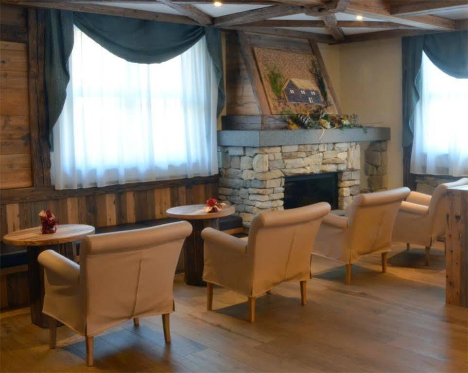 Alpholiday Dolomiti Wellness&Fun Hotel Dimaro Esterno foto