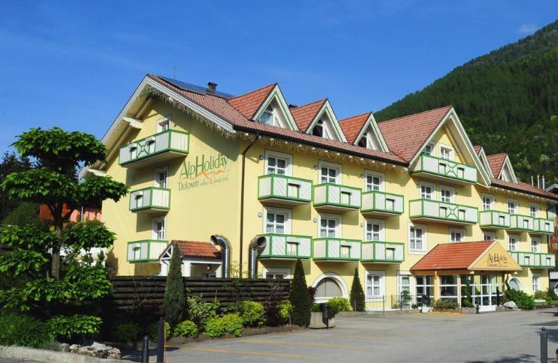 Alpholiday Dolomiti Wellness&Fun Hotel Dimaro Esterno foto