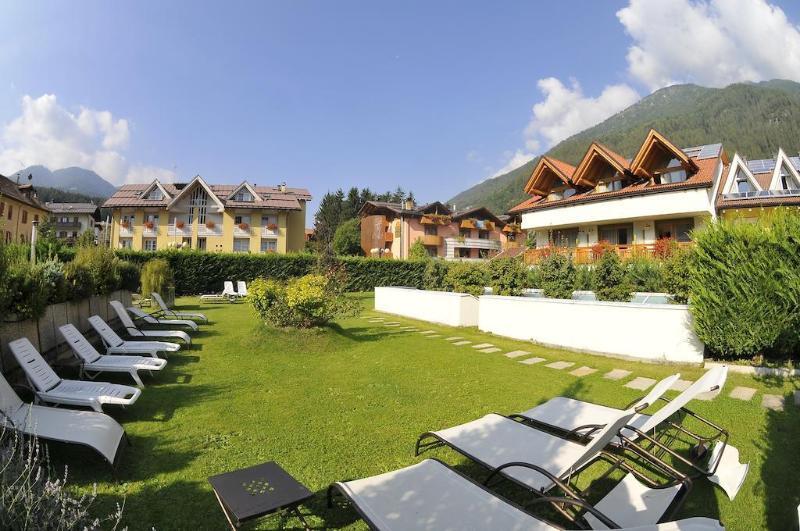 Alpholiday Dolomiti Wellness&Fun Hotel Dimaro Esterno foto